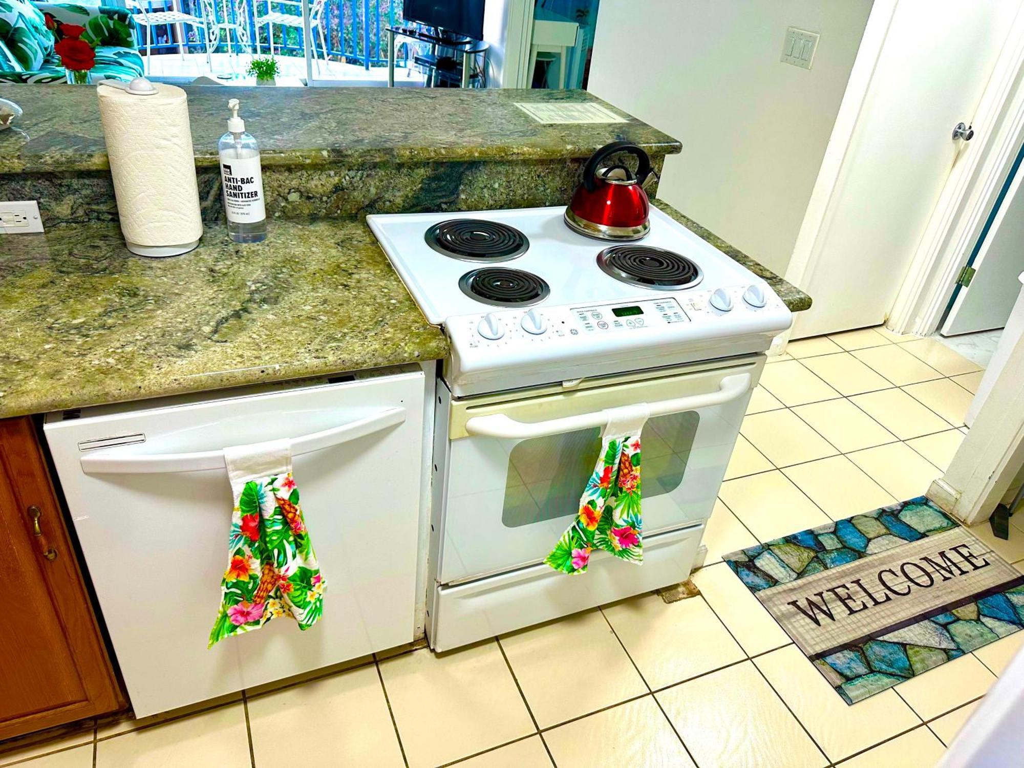 Waikiki 2 Bedrooms, 1 Bath, Free Parking, Sleep 6 Honolulu Exterior photo